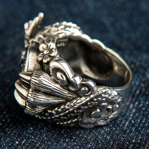 Yin-yang drakring i 925 sterlingsilver, bakre ringskuldra och klodetalj