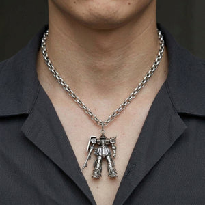 Zaku II Sterlingsilber-Anhänger getragen an einer 4 mm Styling-Kette; Kette nicht enthalten