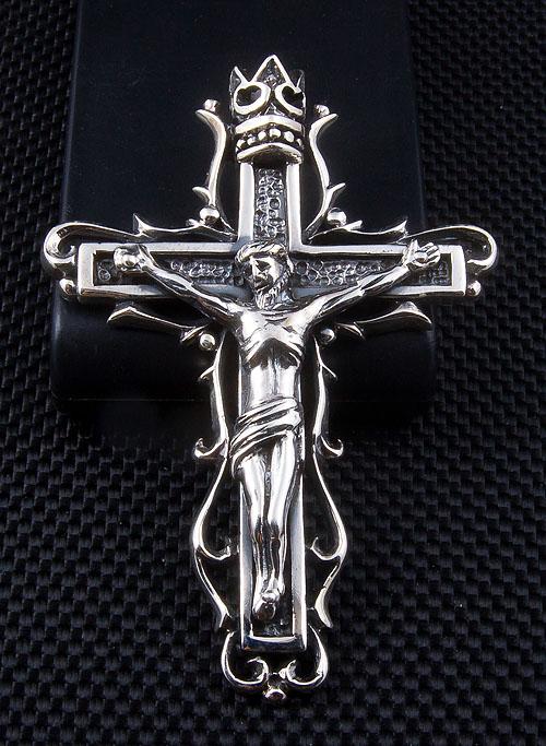 Pendentif Gothique Croix de Jésus