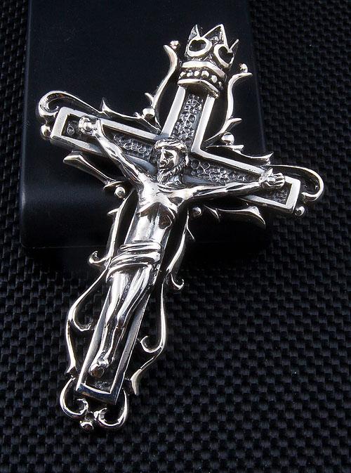 Pendentif Gothique Croix de Jésus