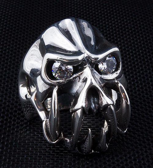 Diamond Eye Devil Skull Fang Ring