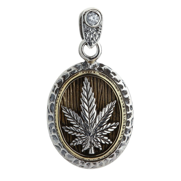 Silberne Halskette mit Marihuana-Anhänger aus Messing