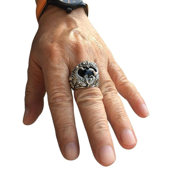 Готическое кольцо с кои из стерлингового серебра с ониксом
