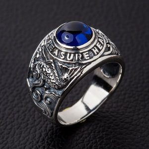 Anel koi de prata com zircônia azul, pedra azul e lateral com detalhe de koi