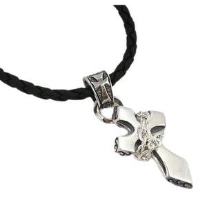 Collar con colgante de cruz de plata esterlina
