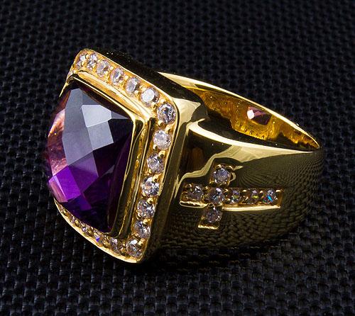 Мужское епископское кольцо из желтого золота с бриллиантами и аметистом