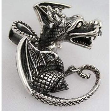 Ciondolo d'argento del cavaliere del drago