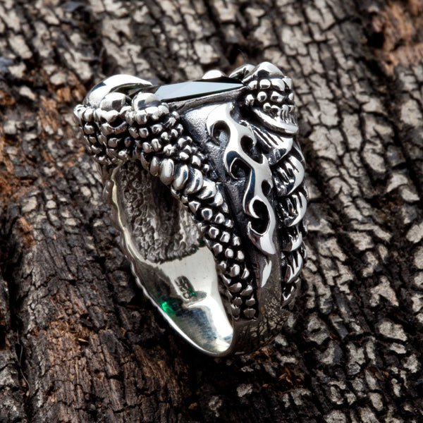 Мужское готическое кольцо с изумрудным серебряным когтем
