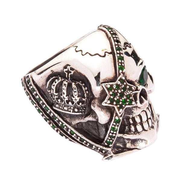 Серебряное кольцо с пиратским черепом и изумрудом