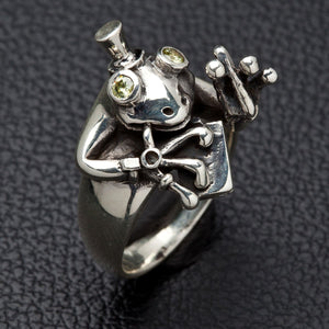 Green Eye Frog Sterling Silver Ring, frog right angle