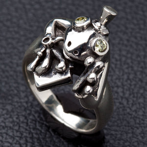 Green Eye Frog Sterling Silver Ring, frog left angle