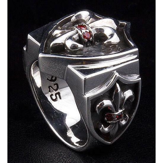 Серебряное кольцо с готическим гранатом Fleur De Lis
