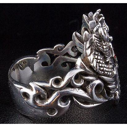 Мужское кольцо с гранатом и средневековым драконом