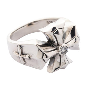 Bague en argent et croix en cristal gothique, bord latéral de la croix