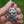 Colgante de máscara de demonio japonés en plata de ley, colgante de máscara de demonio sostenido entre los dedos