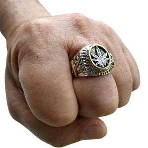 Anillo de plata de ley con marihuana