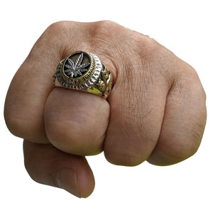Anillo de plata de ley con marihuana
