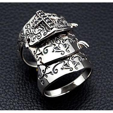 Серебряное кольцо средневековой брони