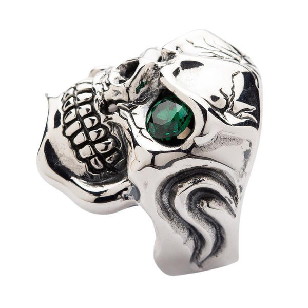 Anéis de caveira para homens em prata com olhos esmeralda
