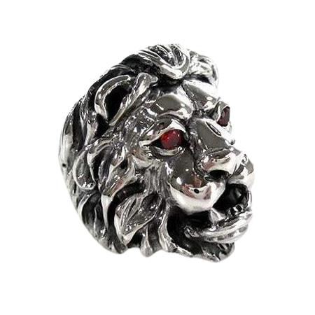 Anillo de hombre con forma de león en plata de ley con ojos de granate rojo
