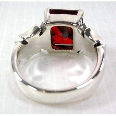 Кольцо с железным крестом из чистого серебра с красным гранатом