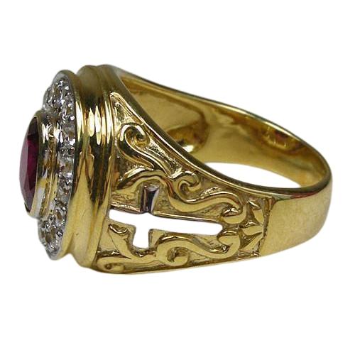 Кольца епископа из желтого золота с рубином