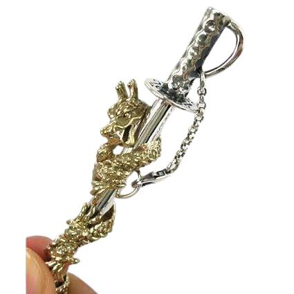 Ciondoli da uomo in ottone e argento sterling con spada del drago del samurai