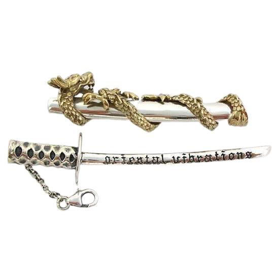 Ciondoli da uomo in ottone e argento sterling con spada del drago del samurai