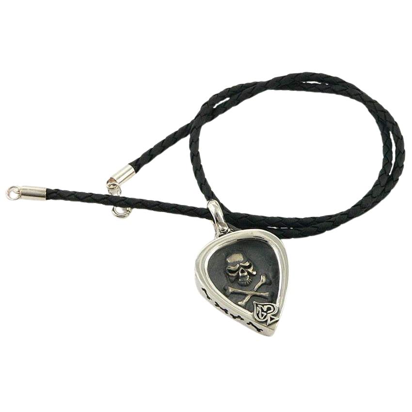 skull-guitar-pick-holder-
