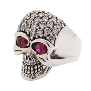 Anello con teschio scintillante e scintillante di cristallo