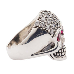Anello con teschio scintillante e scintillante di cristallo
