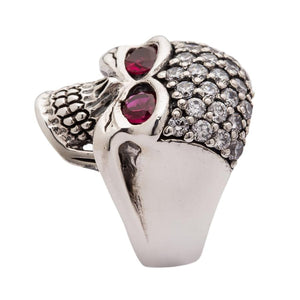 Anello con teschio scintillante e scintillante di cristallo
